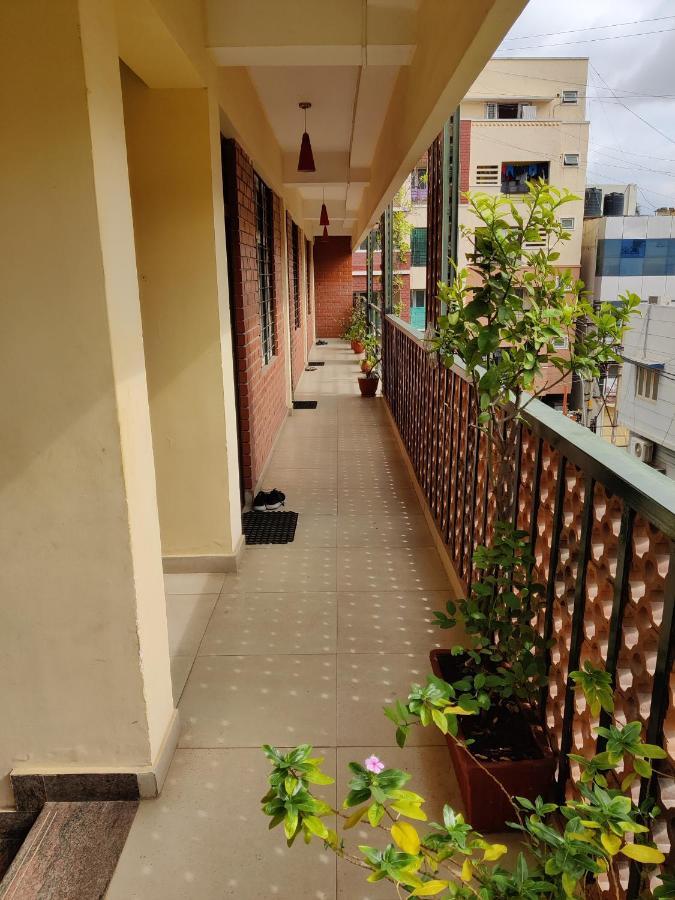 Fernandes Complex Hotel Bangalore Ngoại thất bức ảnh
