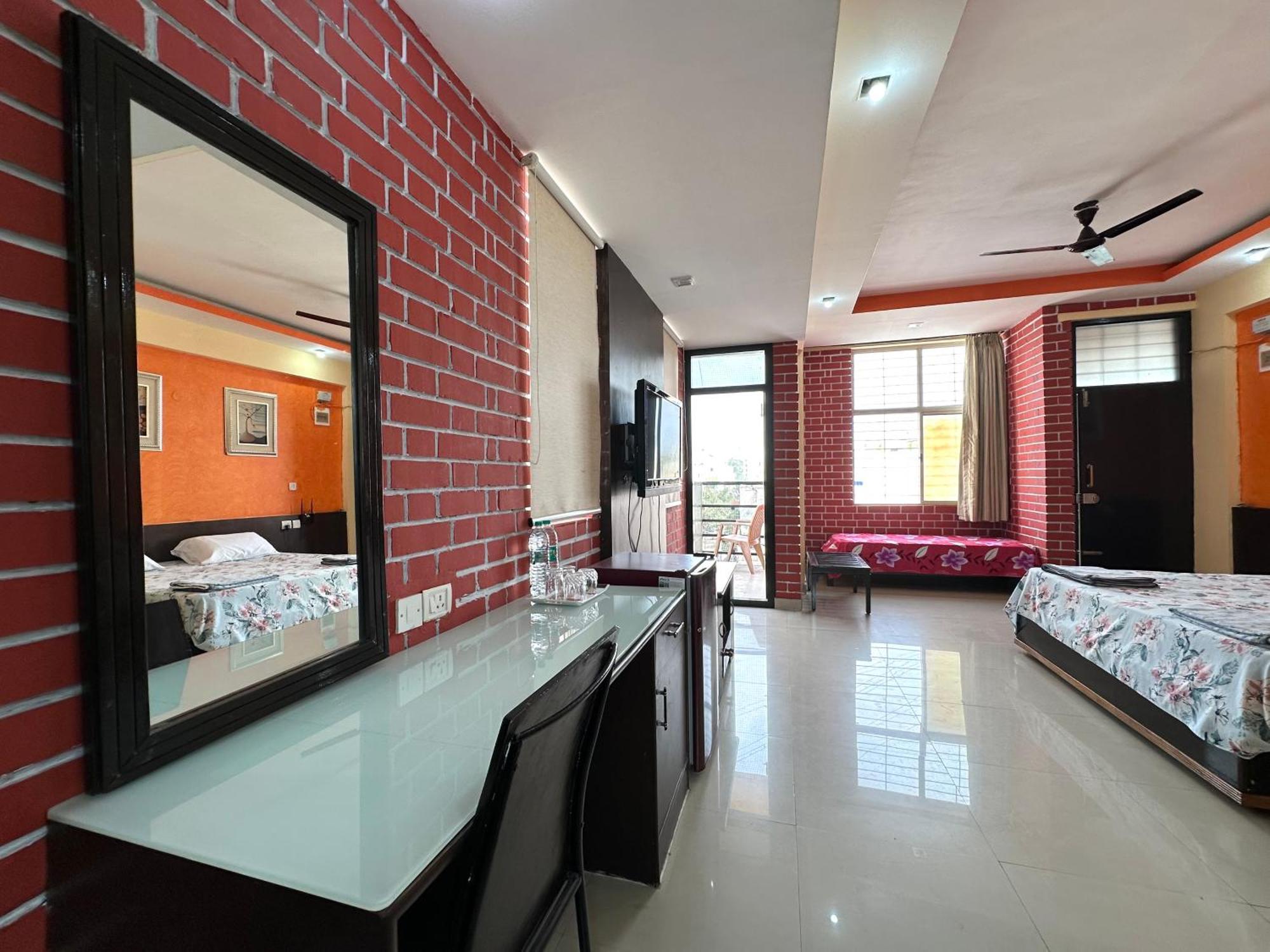 Fernandes Complex Hotel Bangalore Ngoại thất bức ảnh